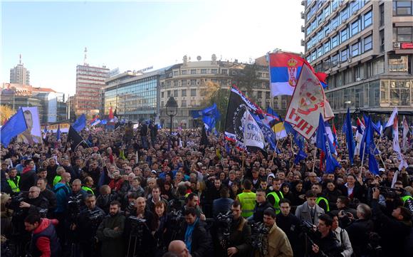 3,000 people welcome Seselj at Belgrade rally