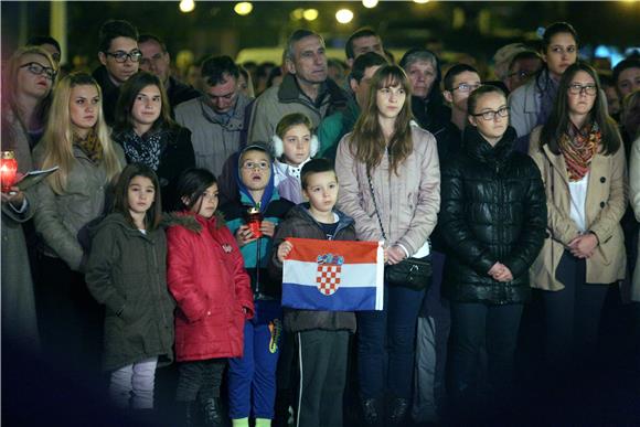 Svijeće za Vukovar upaljene u Vukovarskoj ulici u Zagrebu