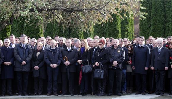 VUKOVAR: Odana počast na Memorijalnom groblju