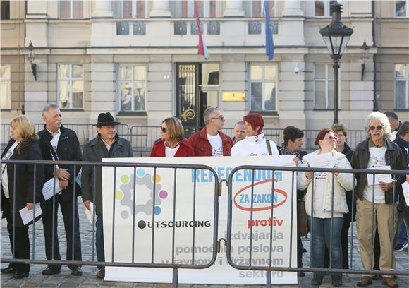 Predstavnici 17 sindikata javnog sektora predali Otvoreno pismo premijeru Milanoviću