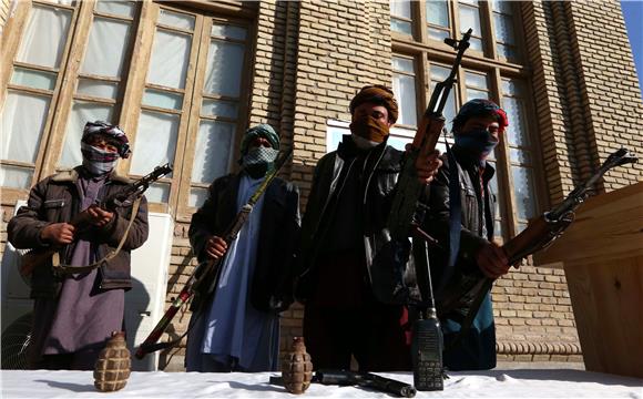 AFGHANISTAN MILITANTS SURRENDER