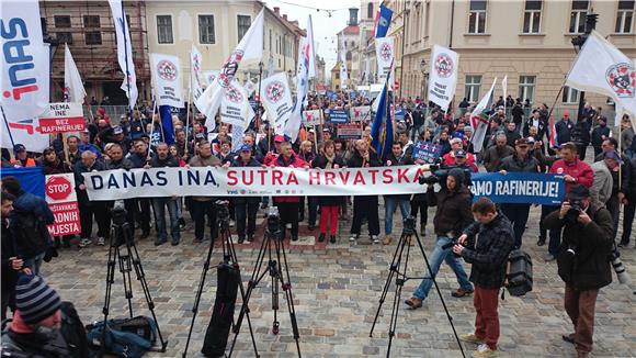 Na Markovu trgu počeo prosvjedni skup radnika Ine