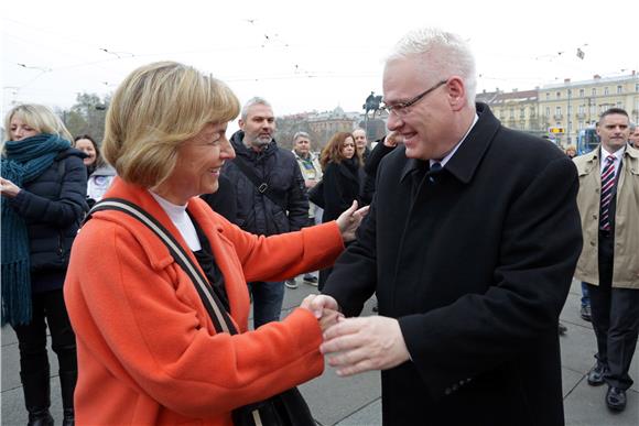 Vesna Pusić dala potpis potpore kandidaturi Ive Josipovića