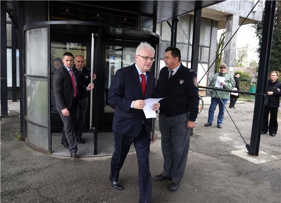 Ivo Josipović potpisao izjavu o prihvaćanju kandidature za predsjednika RH