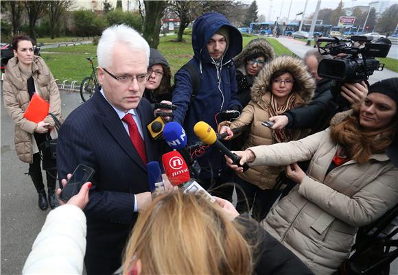 Ivo Josipović potpisao izjavu o prihvaćanju kandidature za predsjednika RH