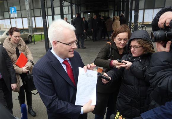 Josipović potpisao očitovanje o prihvaćanju kandidature za predsjednika