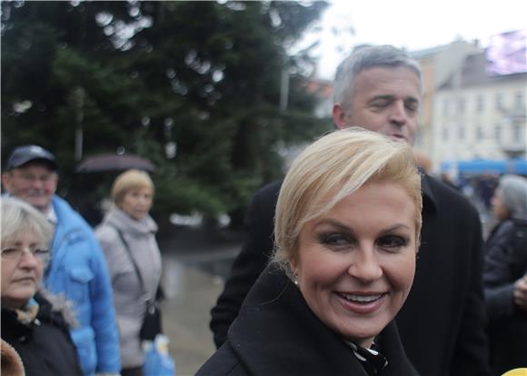 Kolinda Grabar-Kitarović posjetila je mjesto prikupljanja potpisa