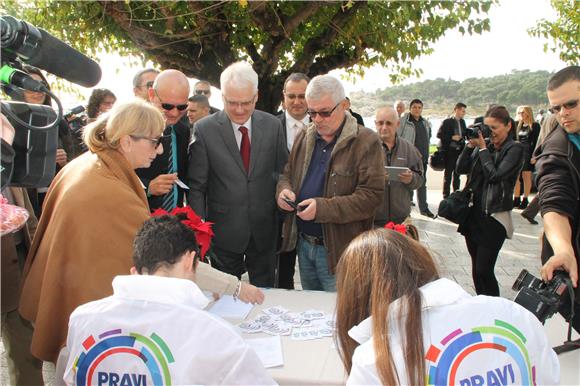 Predsjednik Josipović posjetio Makarsku