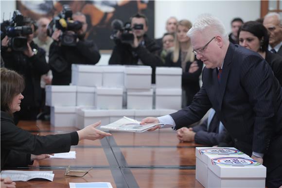 Croatia's president hands in 203,000 signatures for re-election candidacy