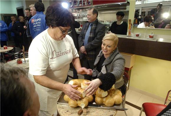 Kolinda Grabar Kitarović počela kampanju u ponoć u rodnom kraju