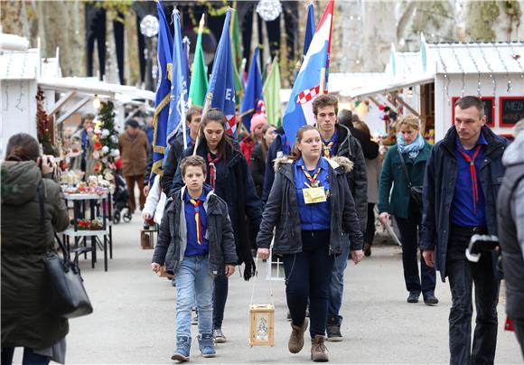 Donošenje Betlehemskog svjetla mira u Zagrebačku katedralu