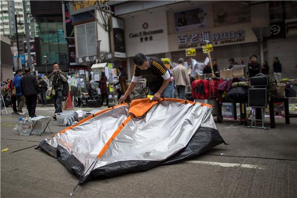 Hong Kong: policija evakuirala zadnje prosvjednike