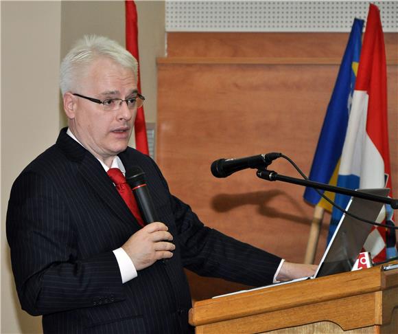 Josipović: pomoći ćemo specifičnom putu BiH prema EU 