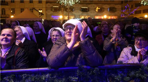 Redovnički band aid na manifestaciji 'Advent u Zagrebu'