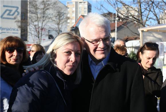 Ivo Josipović se družio s građanima na tržnici Trešnjevka