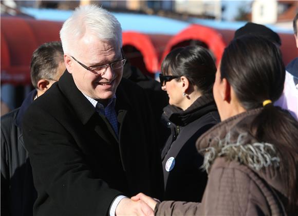 Ivo Josipović se družio s građanima na tržnici Trešnjevka