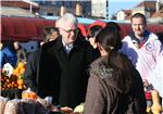 Ivo Josipović se družio s građanima na tržnici Trešnjevka