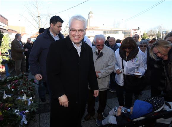 Ivo Josipović se družio s građanima na tržnici Trešnjevka