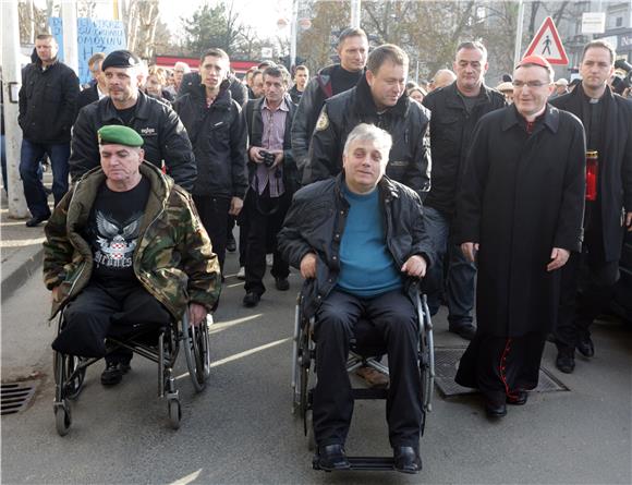 Kardinal Bozanić posjetio branitelje u Savskoj i čestitao im Božić