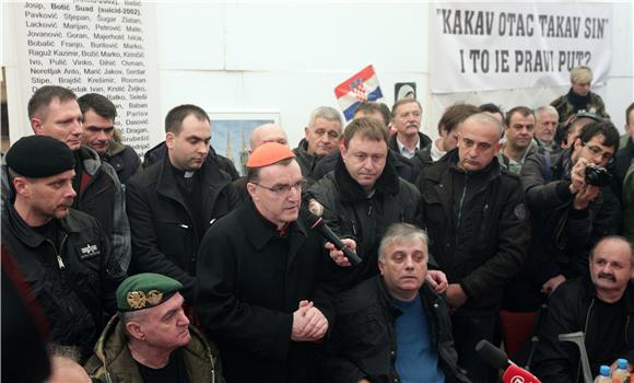 Zagreb archbishop visits protesting veterans