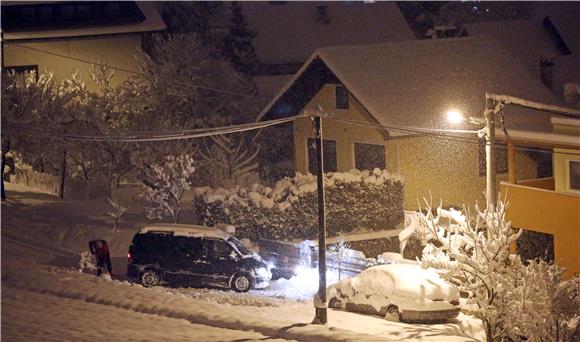 Zbog snijega otežan promet u većem dijelu Hrvatske