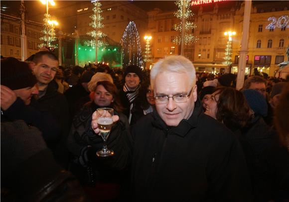 Josipović posjetio rodilište u Petrovoj