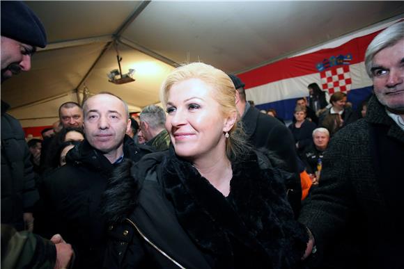 Kolinda Grabar-Kitarović posjetila branitelje u Savskoj ulici