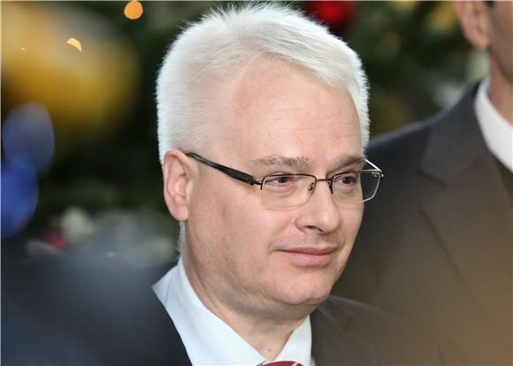 Josipović video linkom čestitao Novu godinu vojnicima u misijama