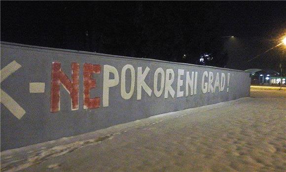 HSP osudio oskvrnuće spomenika-grafita "Osijek - NEpokoreni grad!"