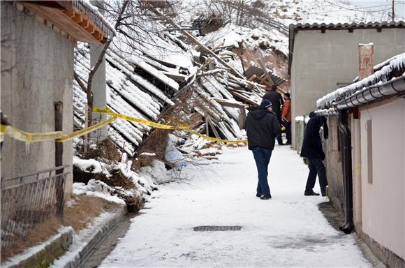 BiH: klizište u Kaknju srušilo tri kuće, poginula majka dvoje djece