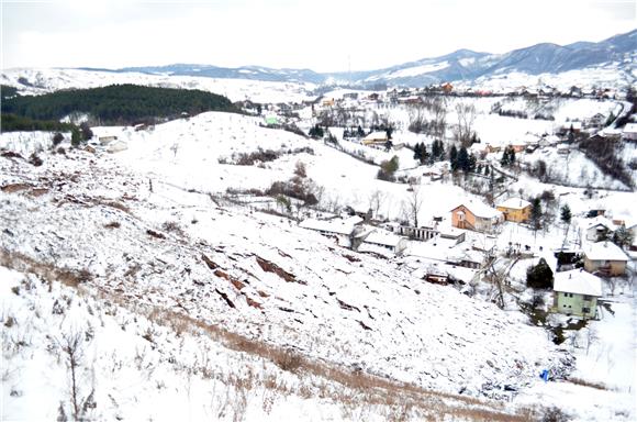 BiH: klizište u Kaknju srušilo tri kuće, poginula majka dvoje djece