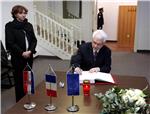 Ivo Josipović upisao se u knjigu žalosti u Francuskom veleposlanstvu