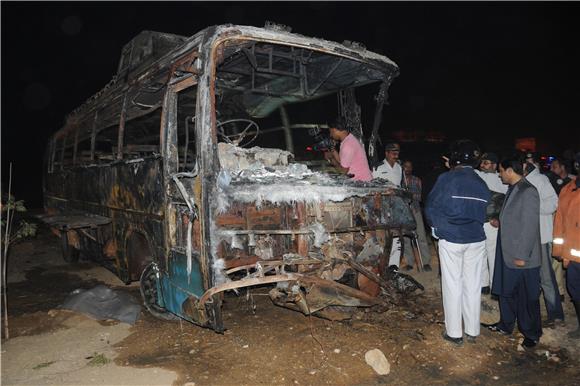 Pakistan: U sudaru autobusa i cisterne 57 mrtvih