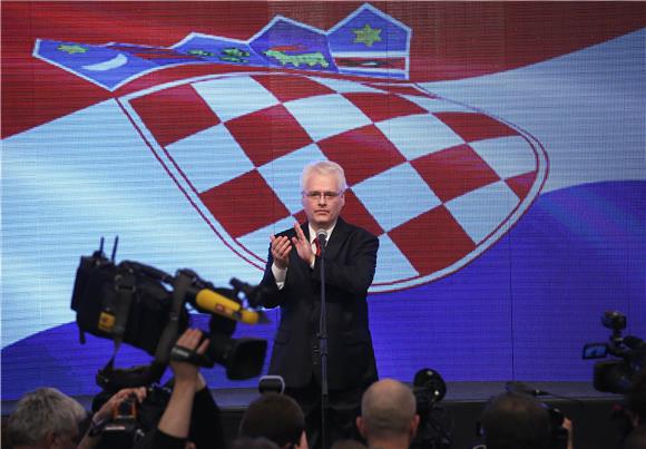 IZBORI Josipović čestitao Grabar-Kitarović na pobjedi