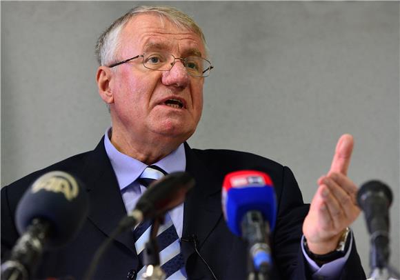 Trial chamber rejects prosecution's request to place Seselj back in custody