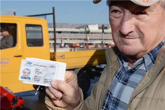 Za otočne iskaznice prijavljeno 72.000 osoba i 27.000 vozila 