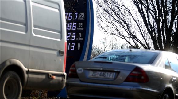 Niže cijene goriva predah za domaće kompanije