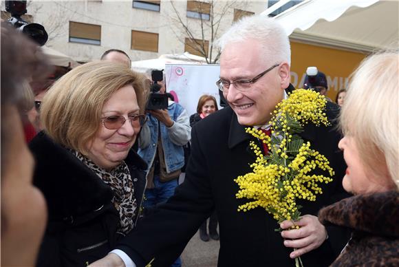 Prigodnom prodajom mimoza obilježen Nacionalni dan borbe protiv raka vrata maternice 