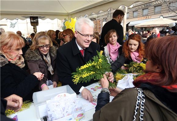 Prigodnom prodajom mimoza obilježen Nacionalni dan borbe protiv raka vrata maternice 