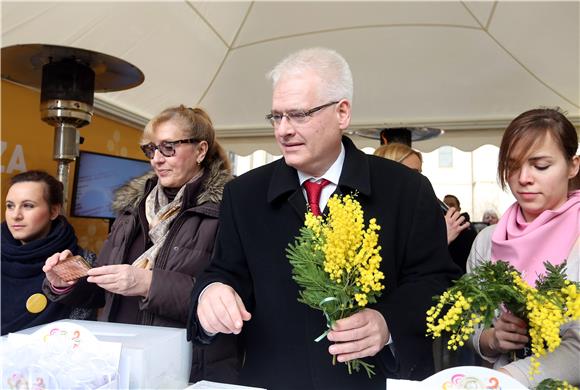 Prigodnom prodajom mimoza obilježen Nacionalni dan borbe protiv raka vrata maternice 