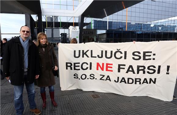 Prosvjedna akcija povodom izlaganja procjeni utjecaja na okoliš plana eksploatacije nafte u Jadranu