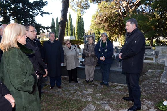 Gradonačelnik Baldasar povodom Dana sjećanja na žrtve holokausta položio vijence na Lovrincu i u O.Š. Pojišan