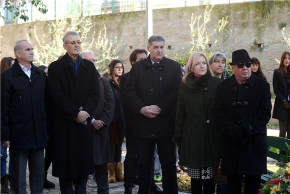 Gradonačelnik Baldasar povodom Dana sjećanja na žrtve holokausta položio vijence na Lovrincu i u O.Š. Pojišan