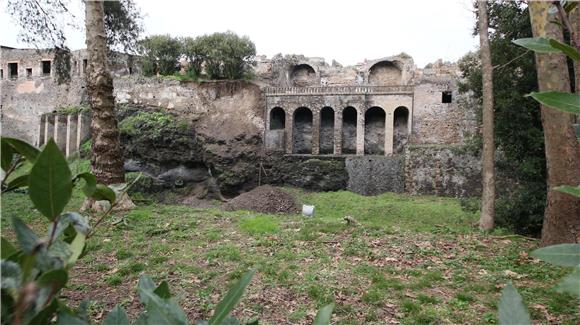 ITALY WEATHER POMPEII