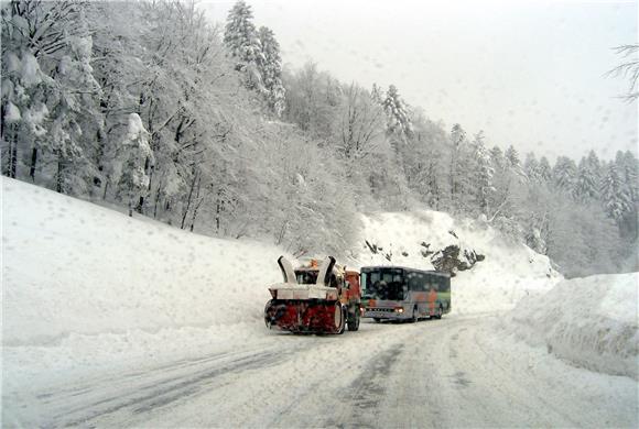 Snijeg u Lici ne uzrokuje poteškoće