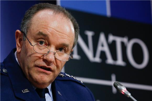 Breedlove: ne treba isključiti slanje oružja u Ukrajinu