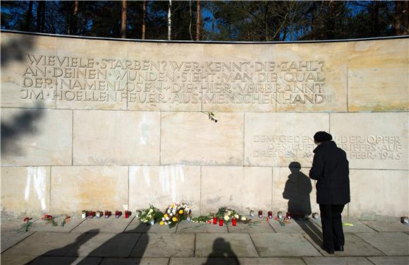 Ljudski lanac u Dresdenu za 70. godišnjicu bombardiranja