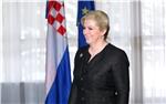 INAUGURACIJA Nakon prisege Grabar-Kitarović prima lentu i daje počast zastavi