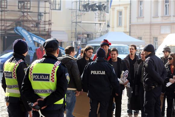 Živi zid i OraH pred Saborom: ne bušenju Jadrana 