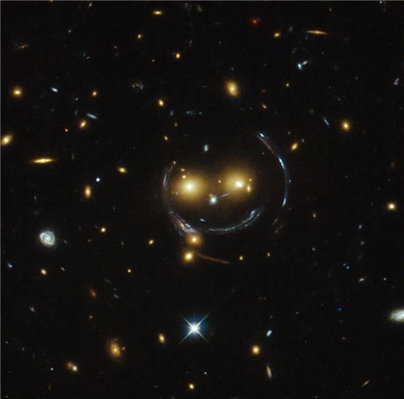 Hubble snimio svemirski "smiley"